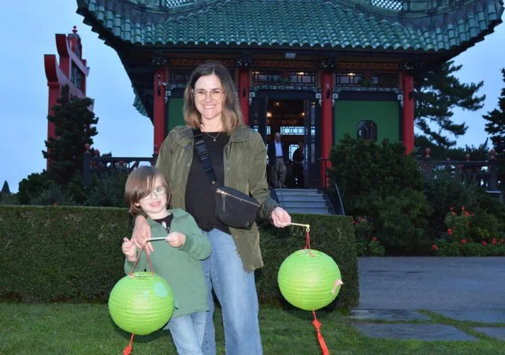 Mid-Autumn Festival_Mother and Son_Gallery Carousel